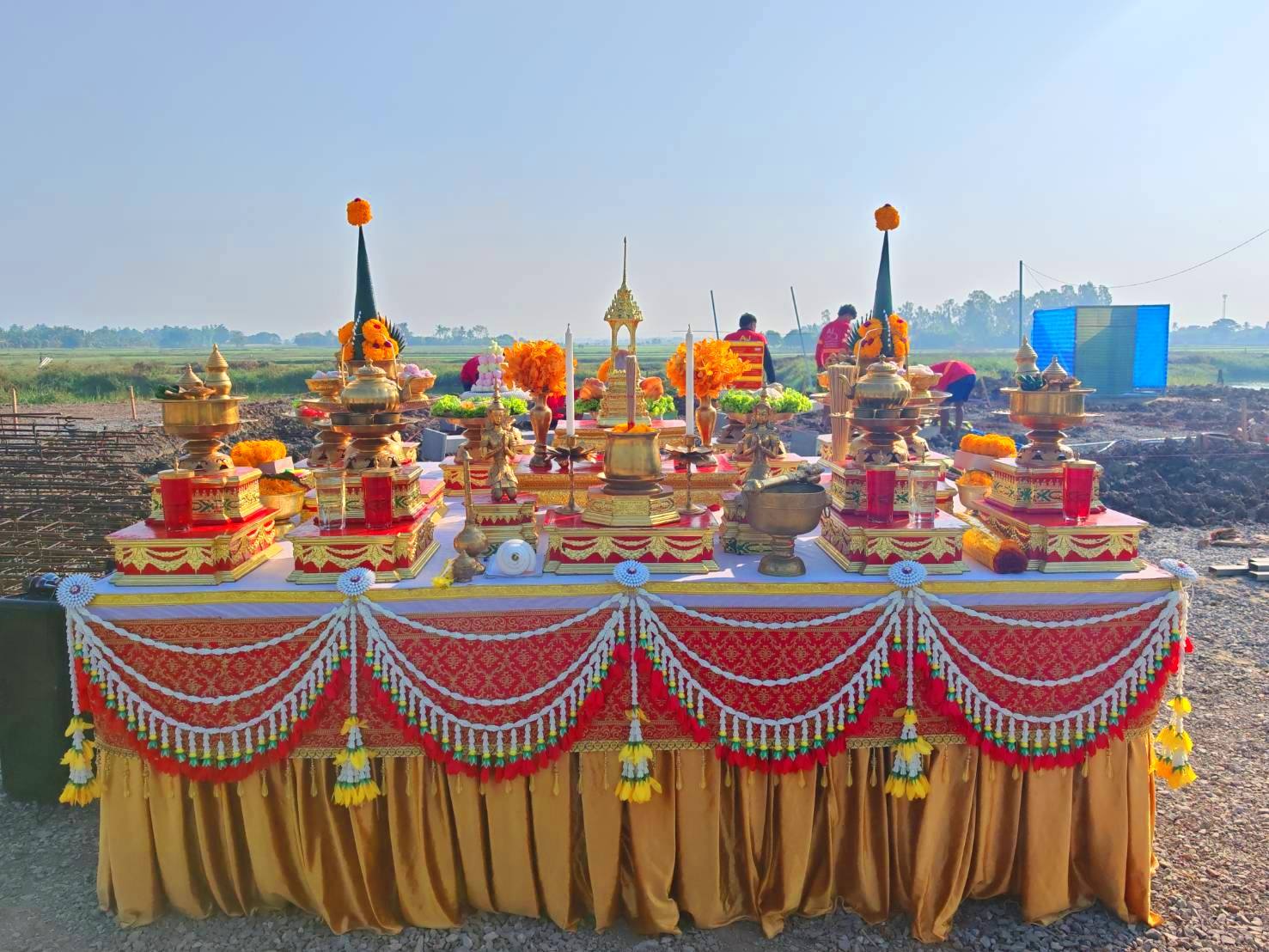 พานพุ่มดอกไม้สด